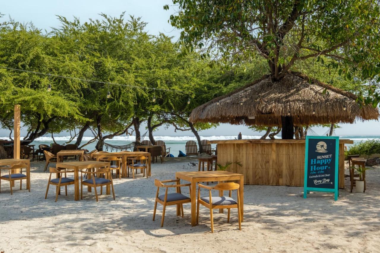 Gili Teak Beach Front Resort Gili Trawangan Exterior photo