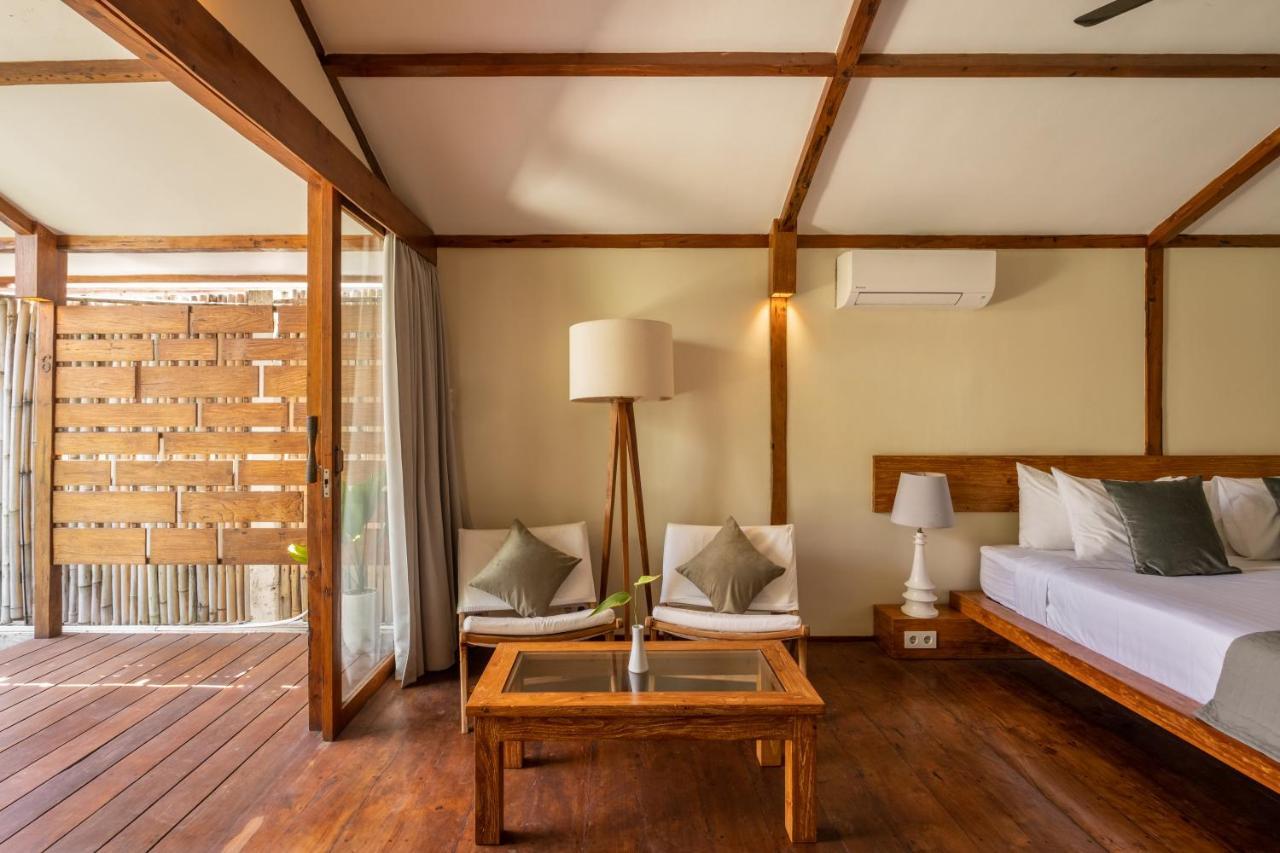 Gili Teak Beach Front Resort Gili Trawangan Exterior photo