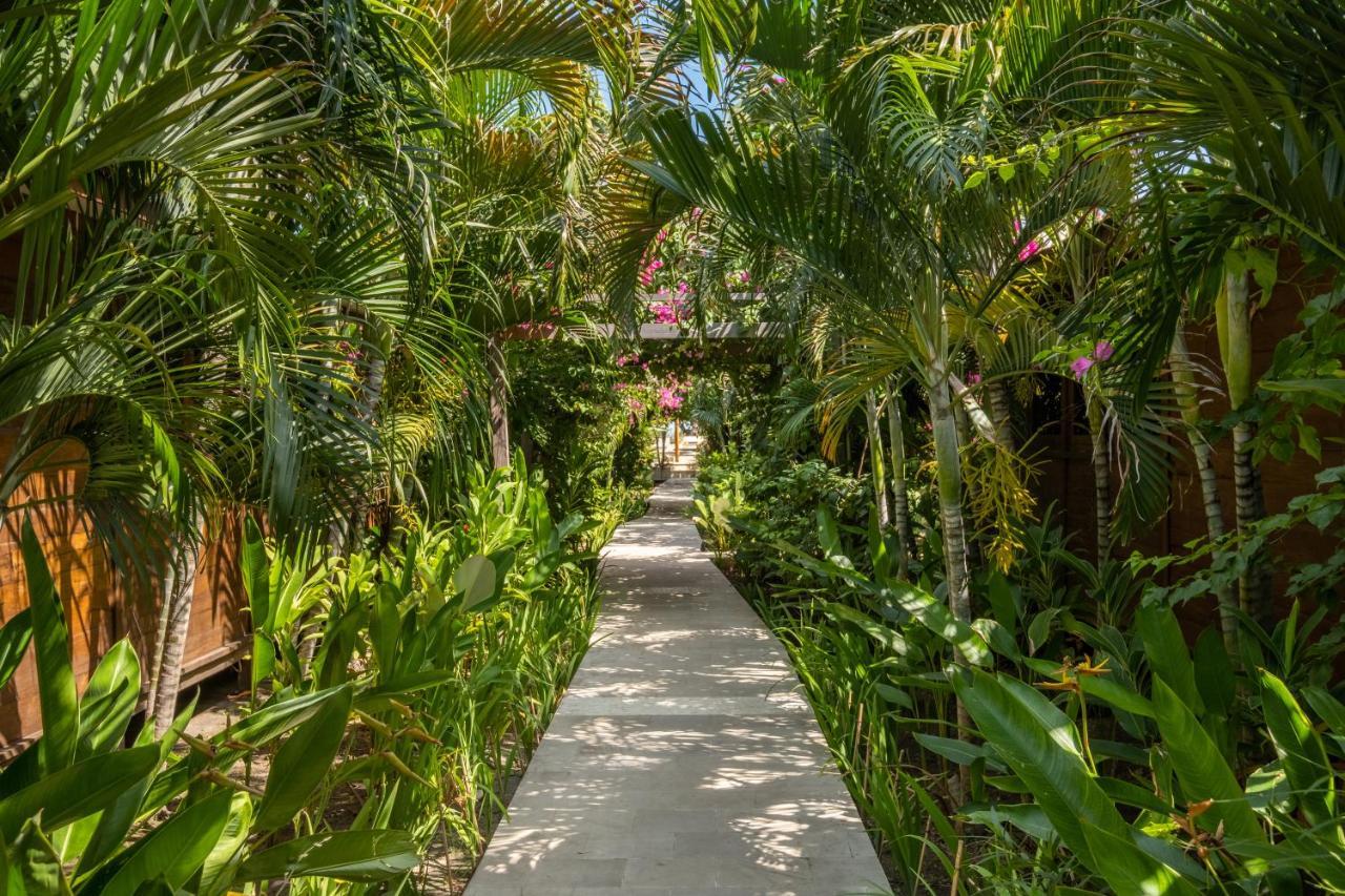 Gili Teak Beach Front Resort Gili Trawangan Exterior photo