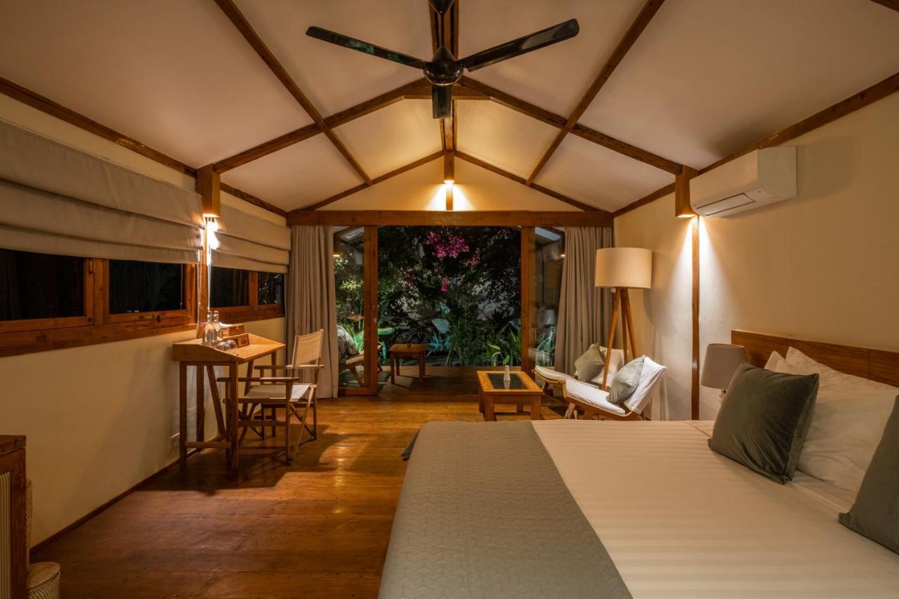 Gili Teak Beach Front Resort Gili Trawangan Exterior photo