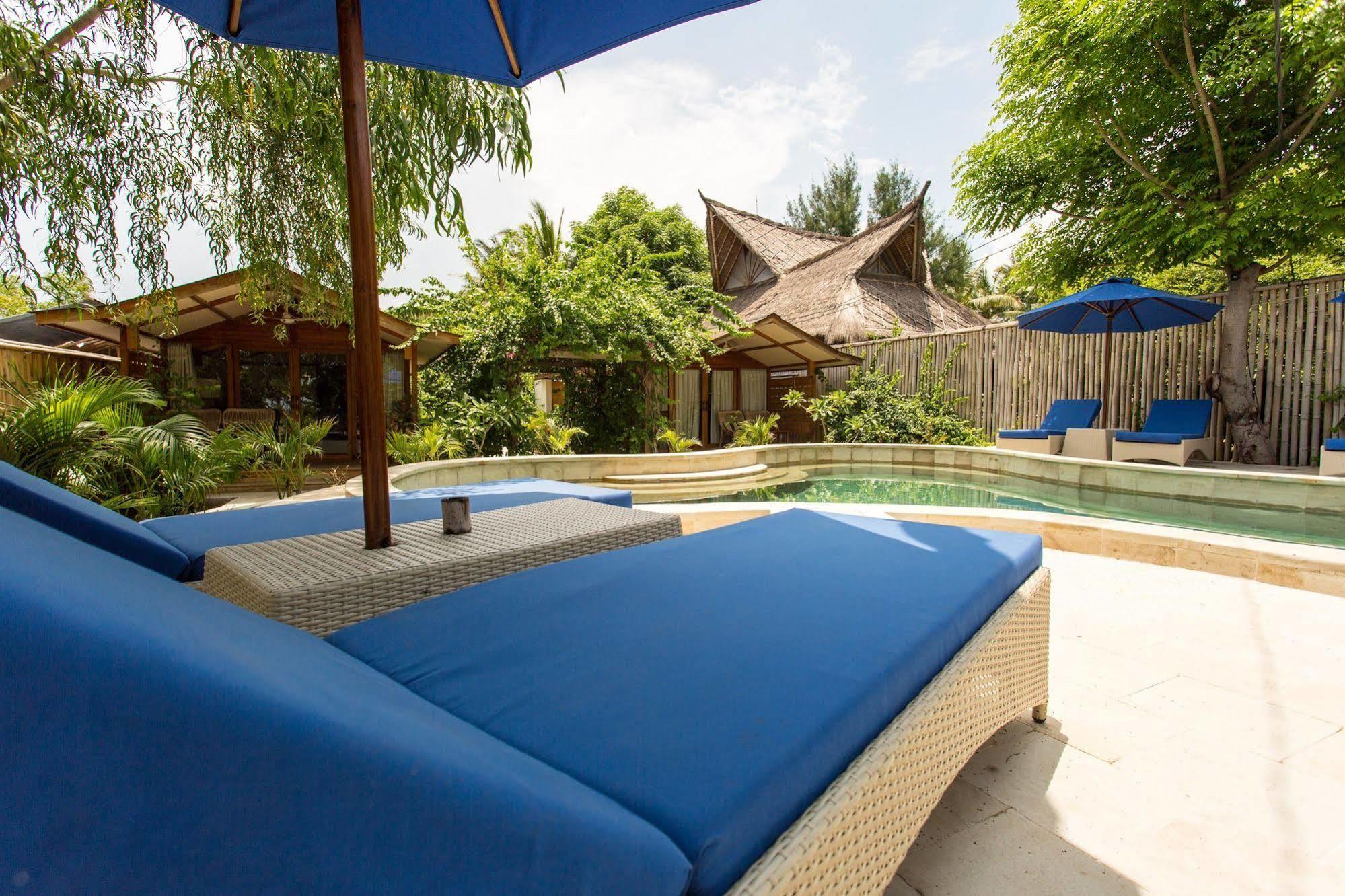 Gili Teak Beach Front Resort Gili Trawangan Exterior photo
