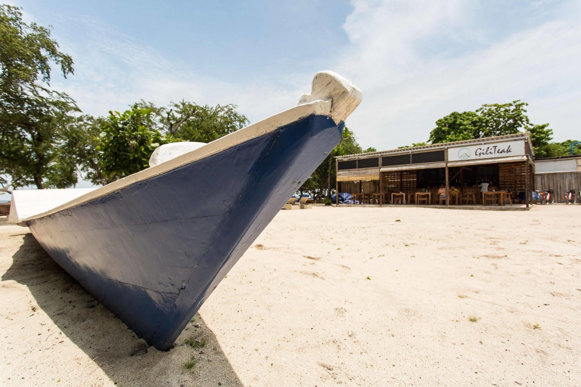 Gili Teak Beach Front Resort Gili Trawangan Exterior photo