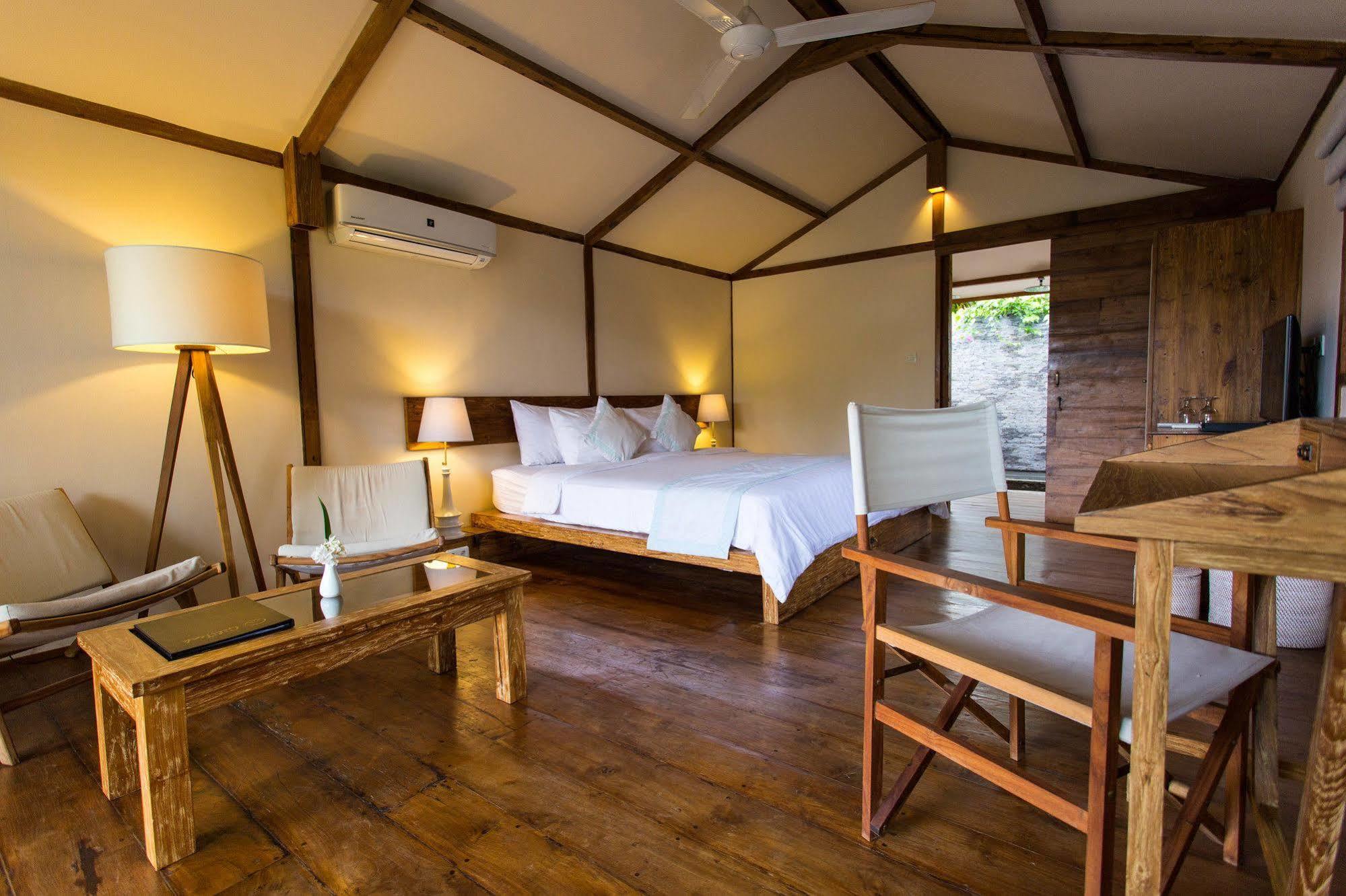 Gili Teak Beach Front Resort Gili Trawangan Exterior photo